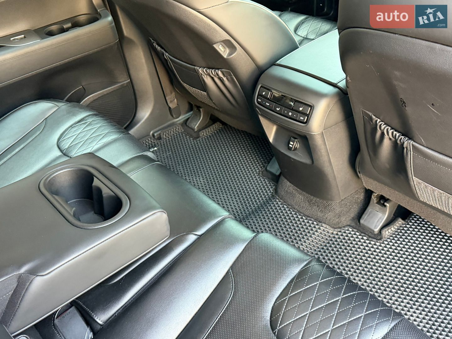 Hyundai Palisade 2019 VIN KMHR281ADKU008477 фото оголошення 2 з 14