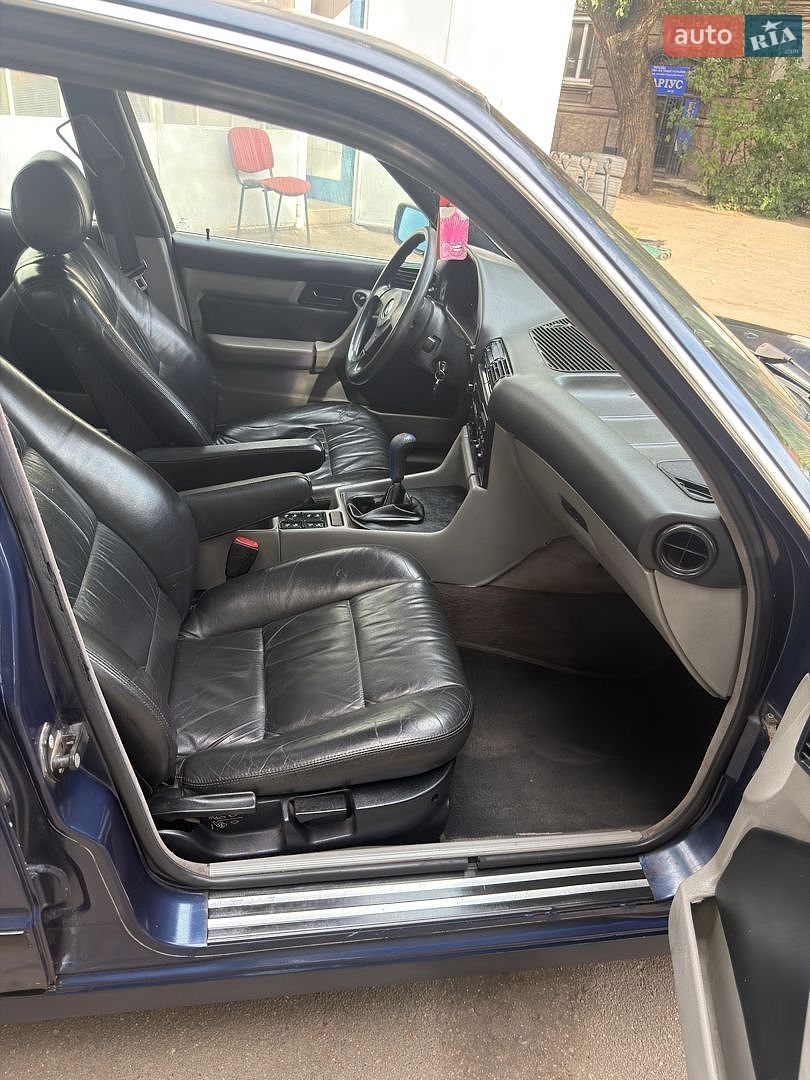 BMW 5 Series 1993 VIN WBAHB510X0GG28499 фото оголошення 12 з 16
