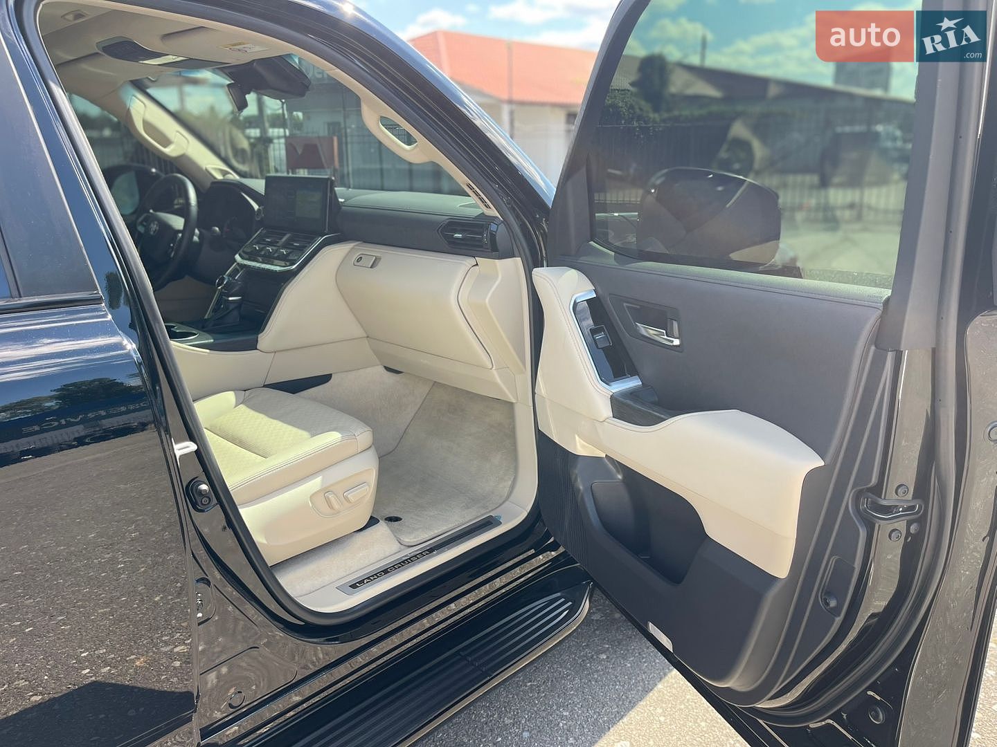 Toyota Land Cruiser 2023 VIN JTMAAABJ204041218 фото оголошення 6 з 70