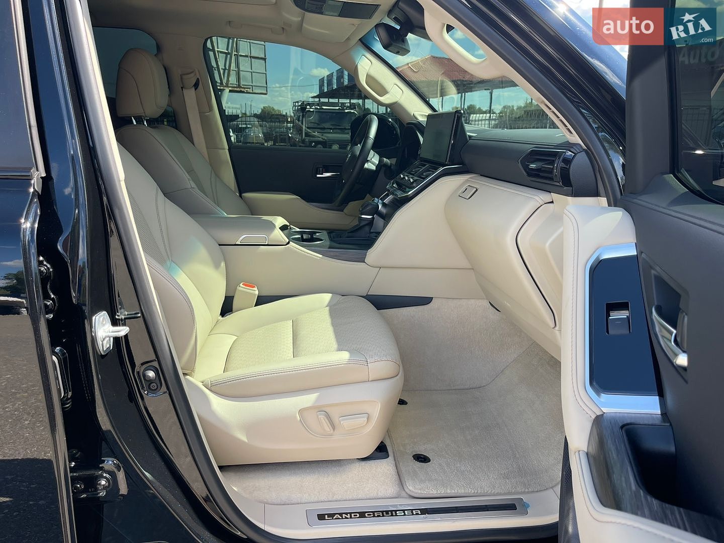 Toyota Land Cruiser 2023 VIN JTMAAABJ204041218 фото оголошення 11 з 70