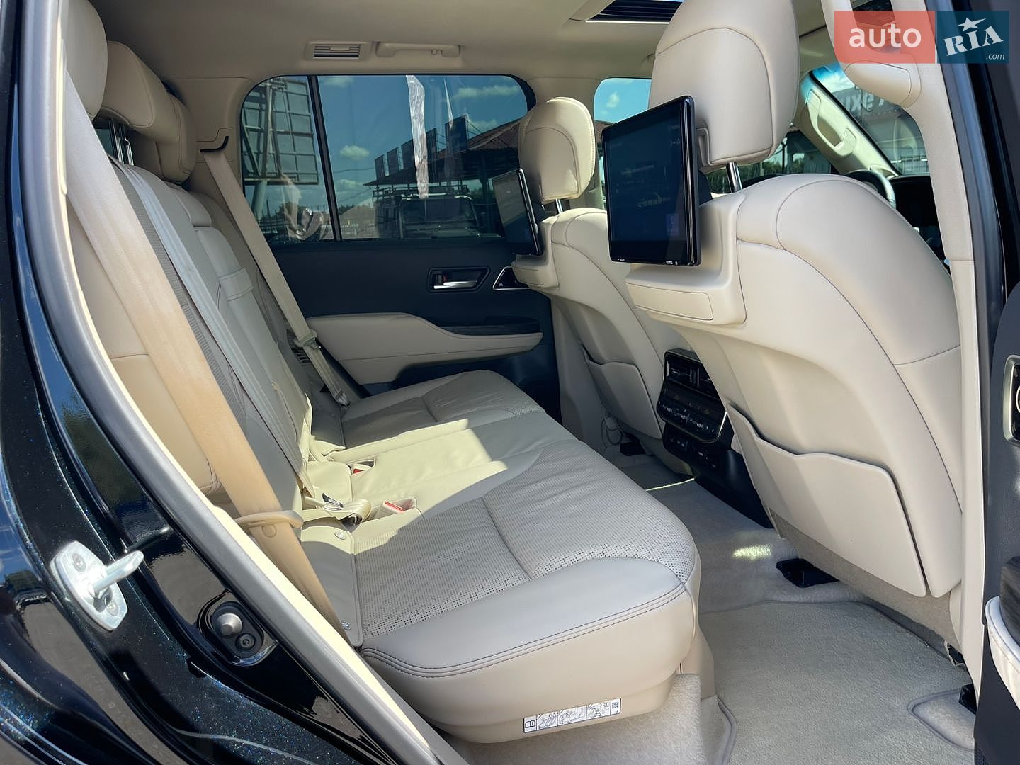 Toyota Land Cruiser 2023 VIN JTMAAABJ204041218 фото оголошення 15 з 70