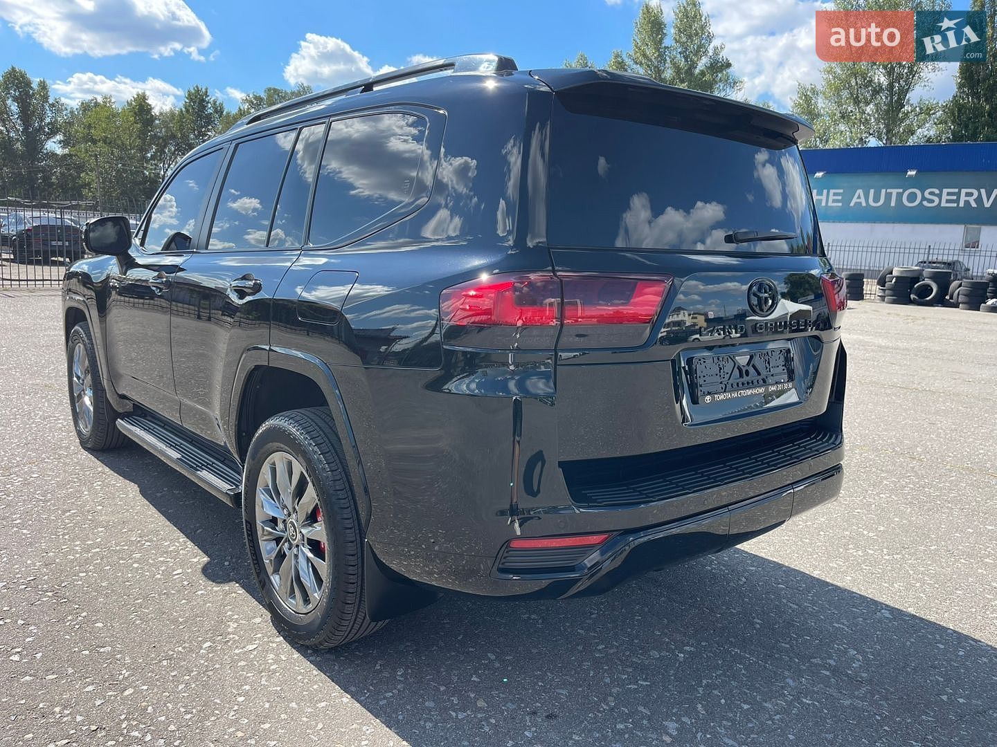 Toyota Land Cruiser 2023 VIN JTMAAABJ204041218 фото оголошення 18 з 70