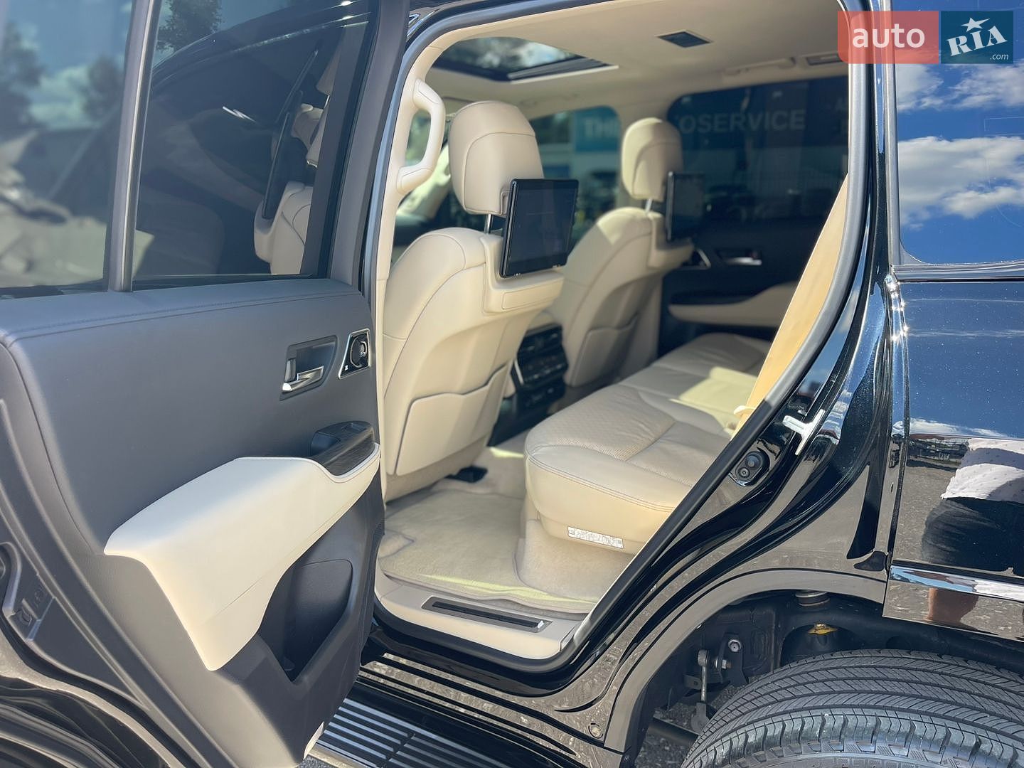 Toyota Land Cruiser 2023 VIN JTMAAABJ204041218 фото оголошення 24 з 70