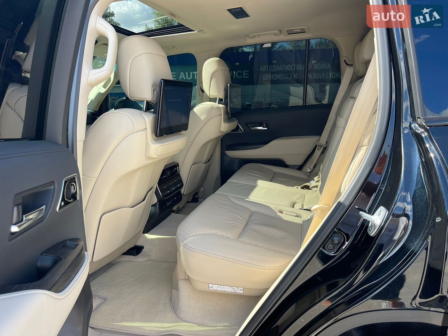 Toyota Land Cruiser 2023 VIN JTMAAABJ204041218 фото оголошення 25 з 70