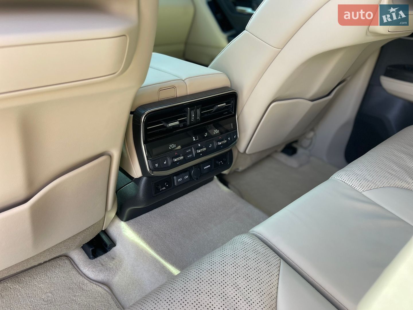 Toyota Land Cruiser 2023 VIN JTMAAABJ204041218 фото оголошення 29 з 70