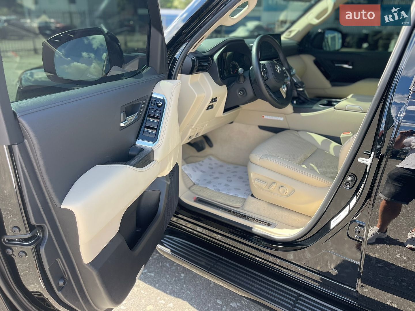 Toyota Land Cruiser 2023 VIN JTMAAABJ204041218 фото оголошення 30 з 70