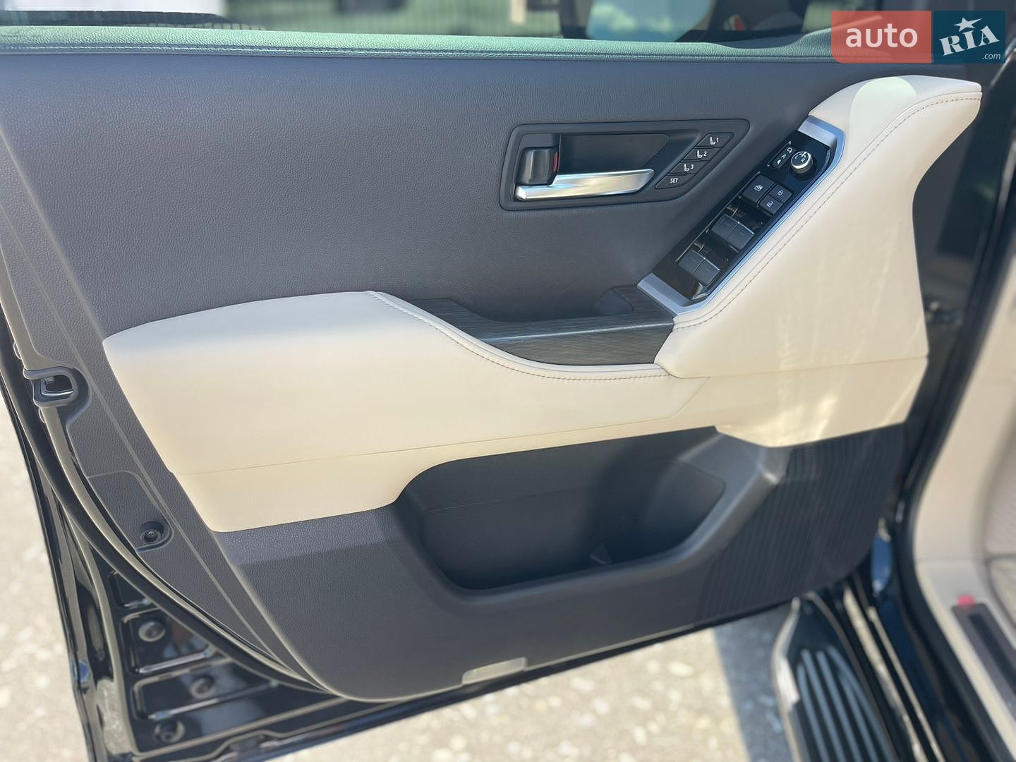 Toyota Land Cruiser 2023 VIN JTMAAABJ204041218 фото оголошення 35 з 70