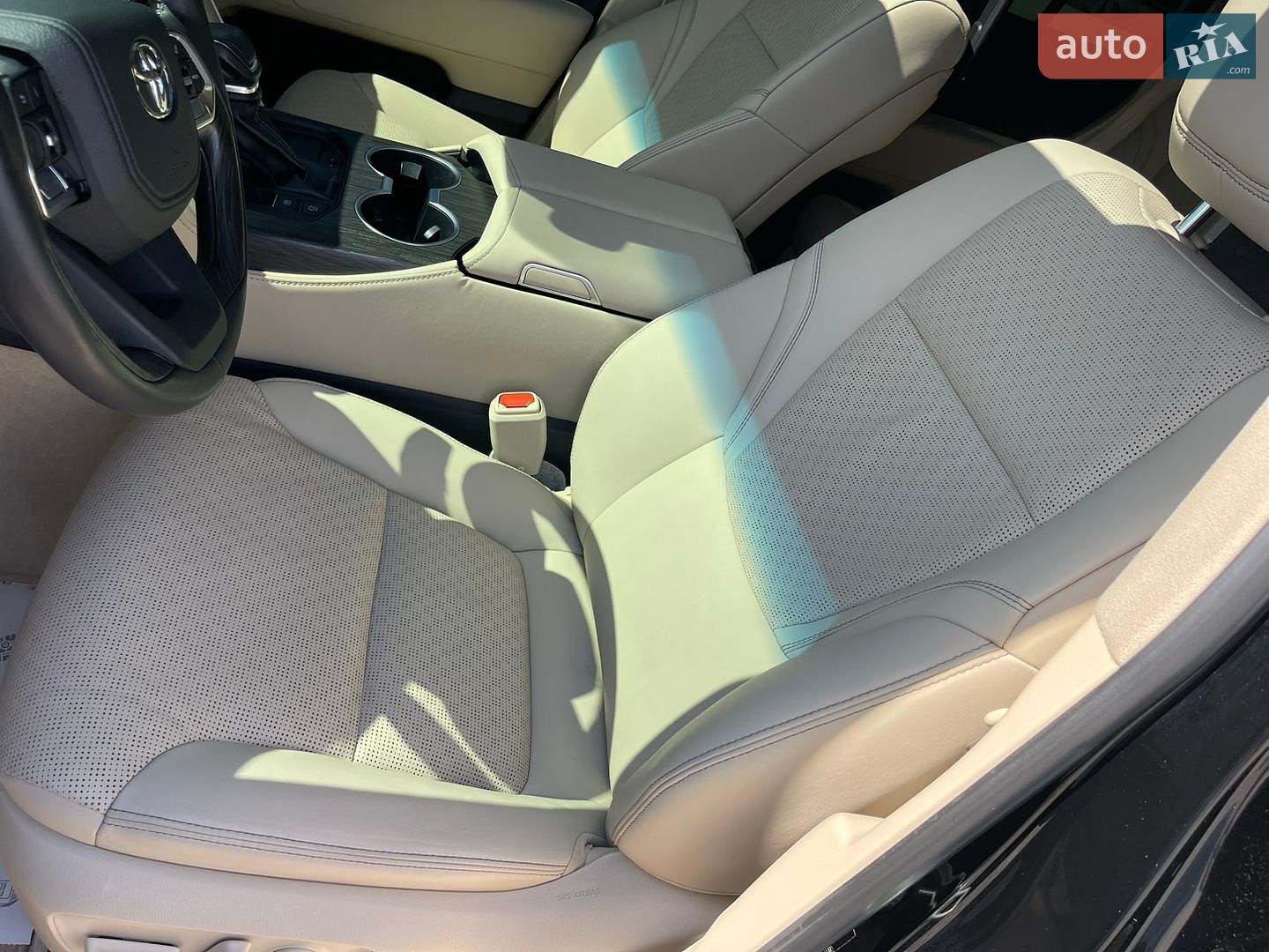 Toyota Land Cruiser 2023 VIN JTMAAABJ204041218 фото оголошення 38 з 70