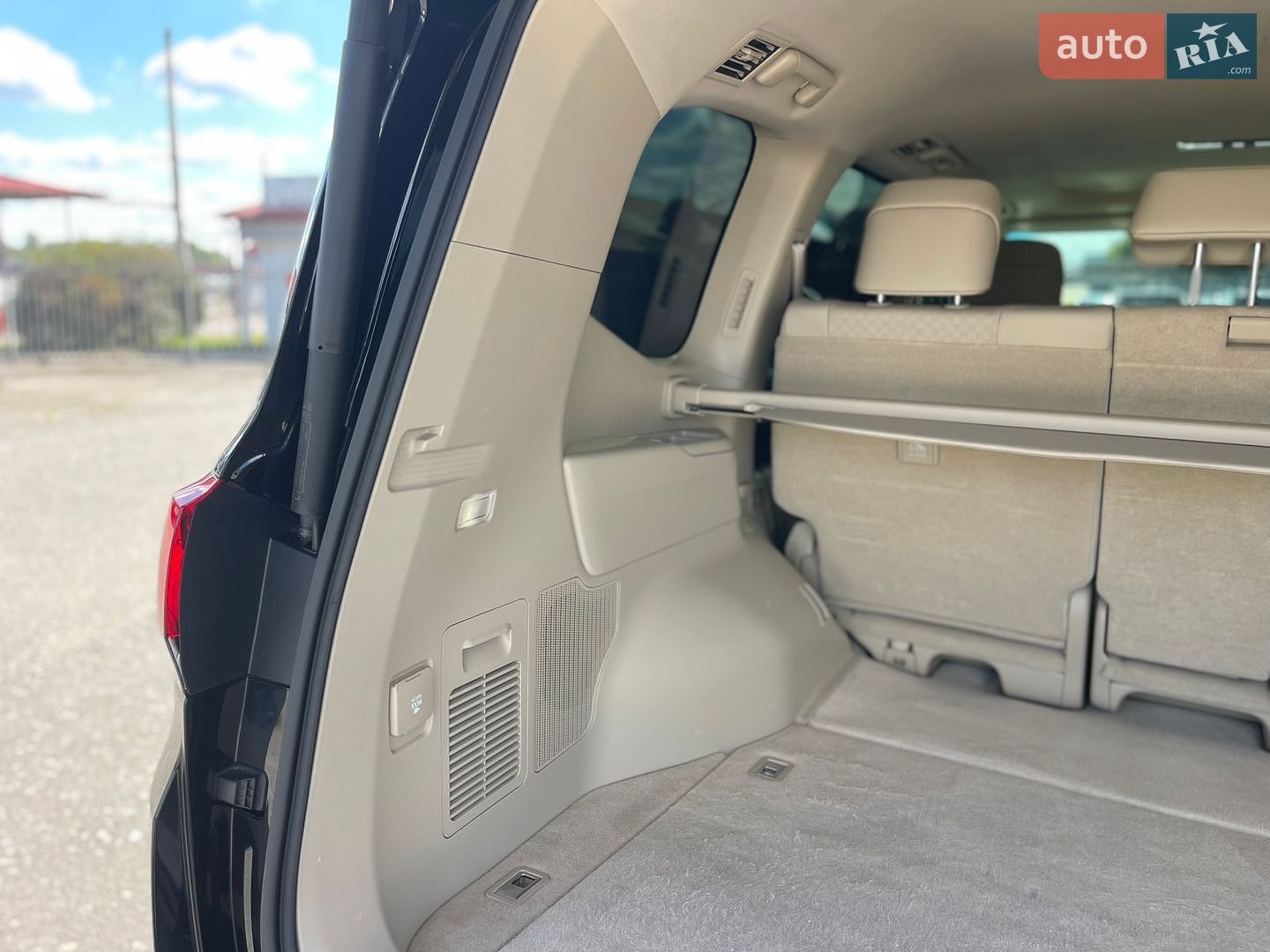 Toyota Land Cruiser 2023 VIN JTMAAABJ204041218 фото оголошення 59 з 70