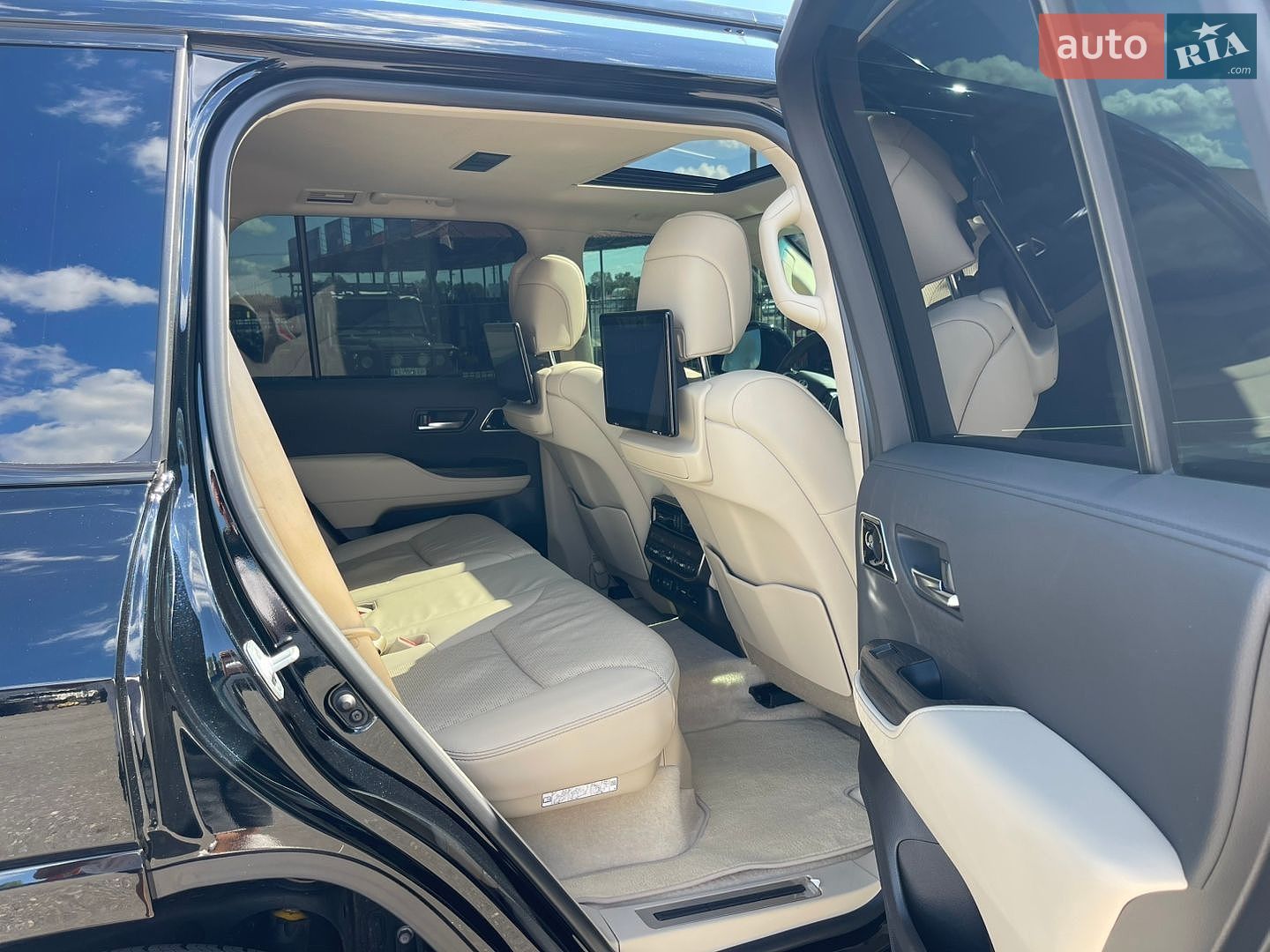 Toyota Land Cruiser 2023 VIN JTMAAABJ204041218 фото оголошення 65 з 70
