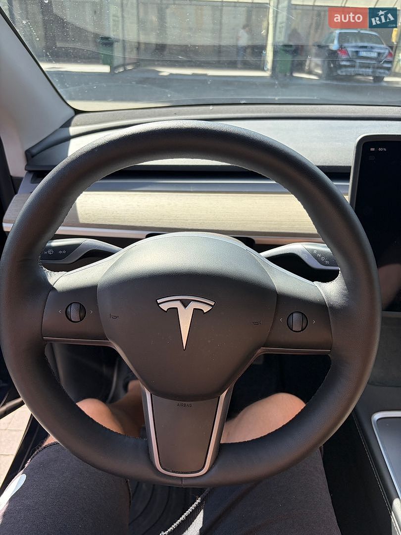 Tesla Model Y 2023 VIN LRWYGDFD4PC163417 фото оголошення 4 з 20