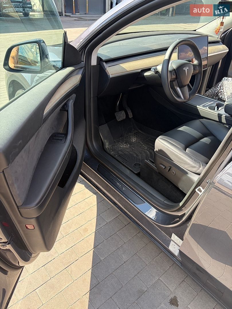 Tesla Model Y 2023 VIN LRWYGDFD4PC163417 фото оголошення 6 з 20