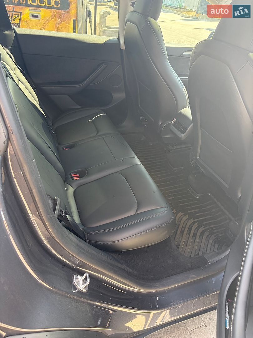 Tesla Model Y 2023 VIN LRWYGDFD4PC163417 фото оголошення 9 з 20