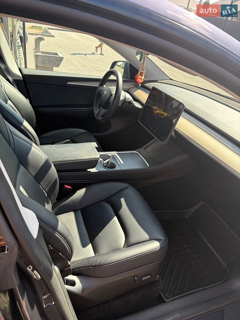 Tesla Model Y 2023 VIN LRWYGDFD4PC163417 фото оголошення 10 з 20