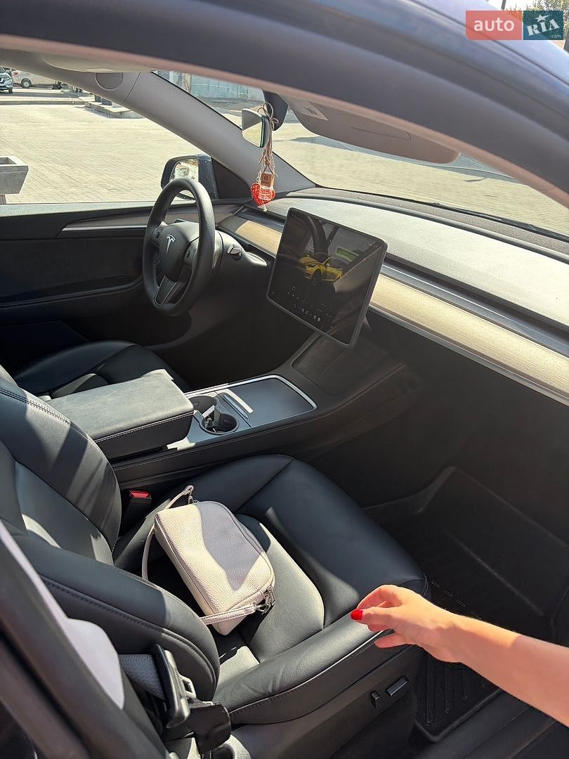 Tesla Model Y 2023 VIN LRWYGDFD4PC163417 фото оголошення 11 з 20