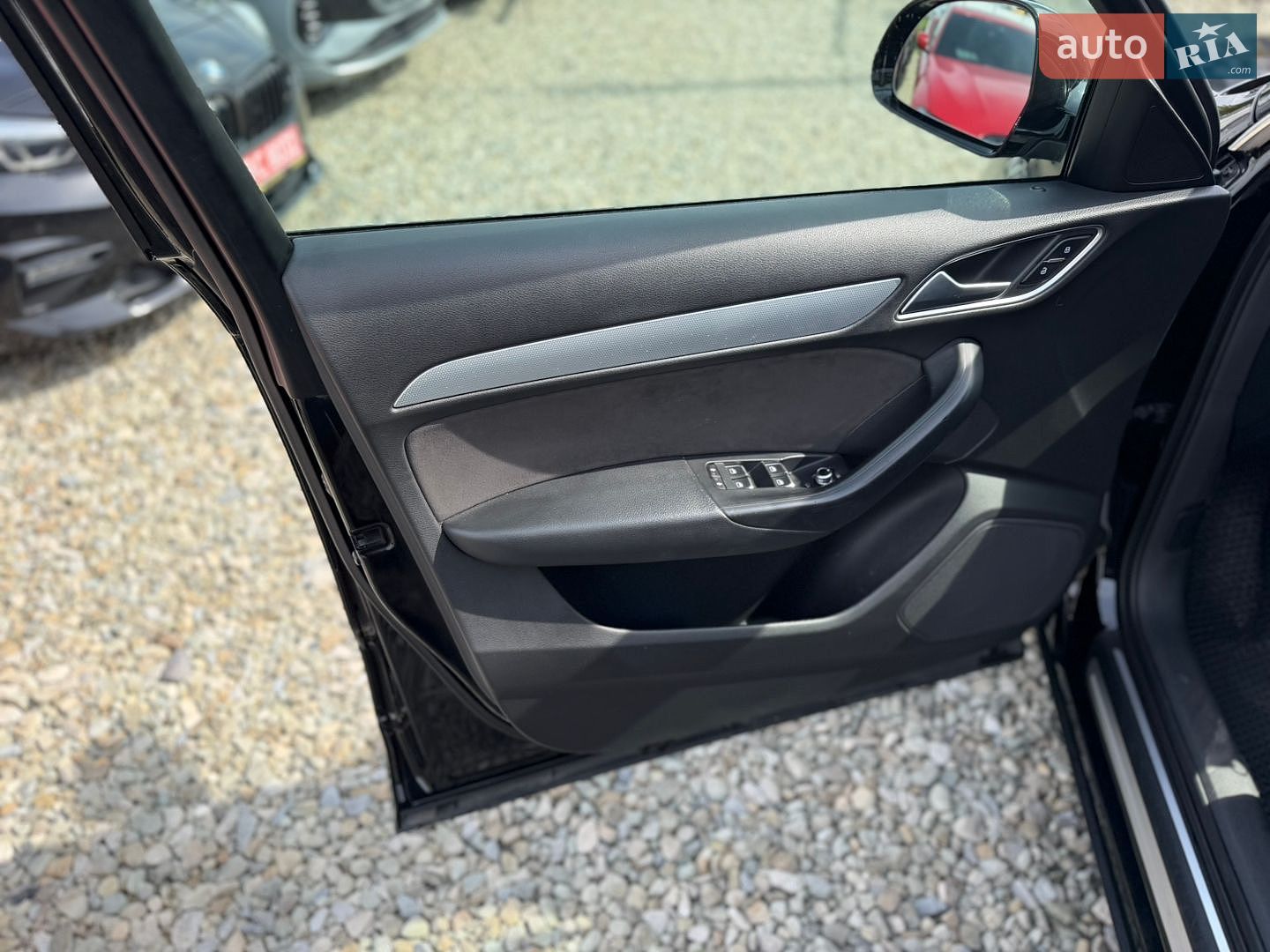 AUDI Q3 2011 VIN WAUZZZ8U6CR011963 фото оголошення 21 з 40
