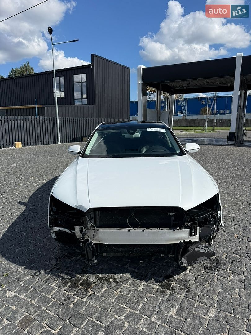 Audi A8 2017 VIN WAU44AFD6HN013868 фото оголошення 4 з 10