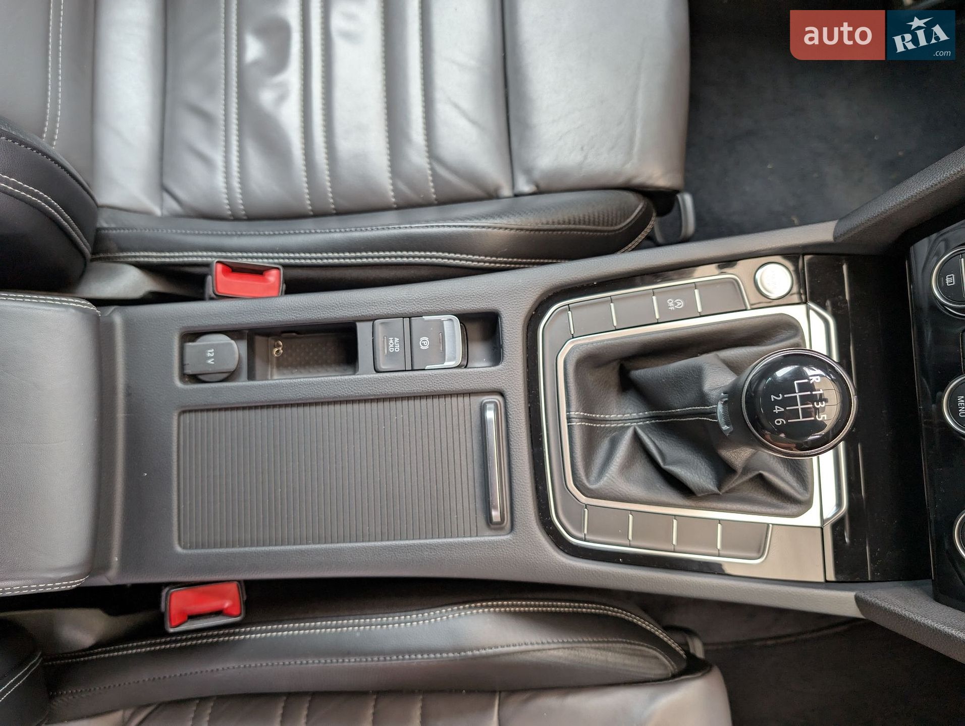 Volkswagen Passat 2018 VIN WVWZZZ3CZJE144682 фото оголошення 34 з 42