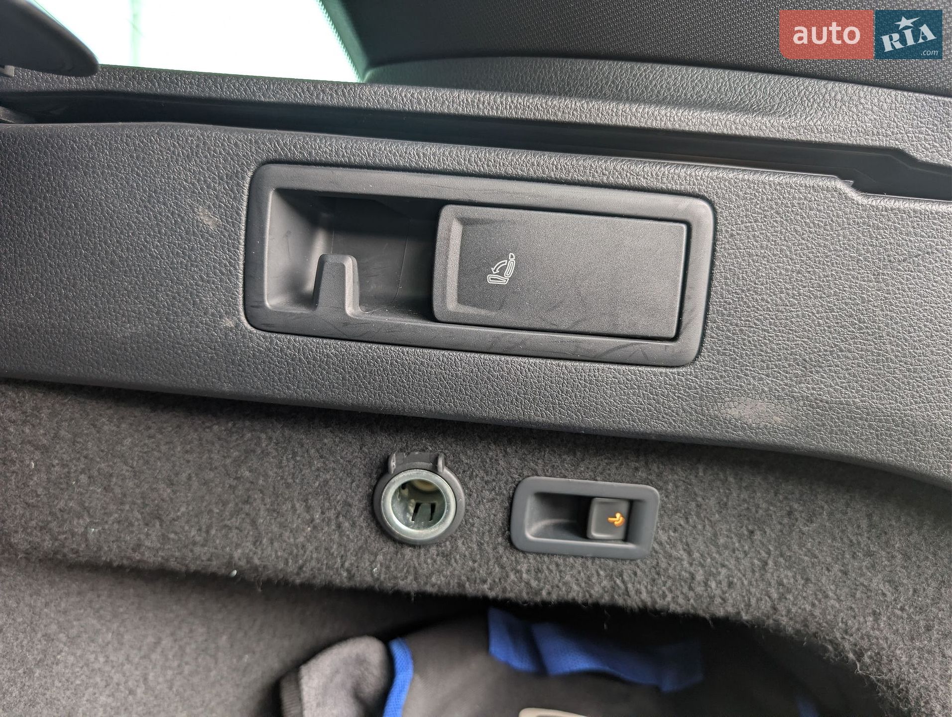 Volkswagen Passat 2018 VIN WVWZZZ3CZJE144682 фото оголошення 38 з 42