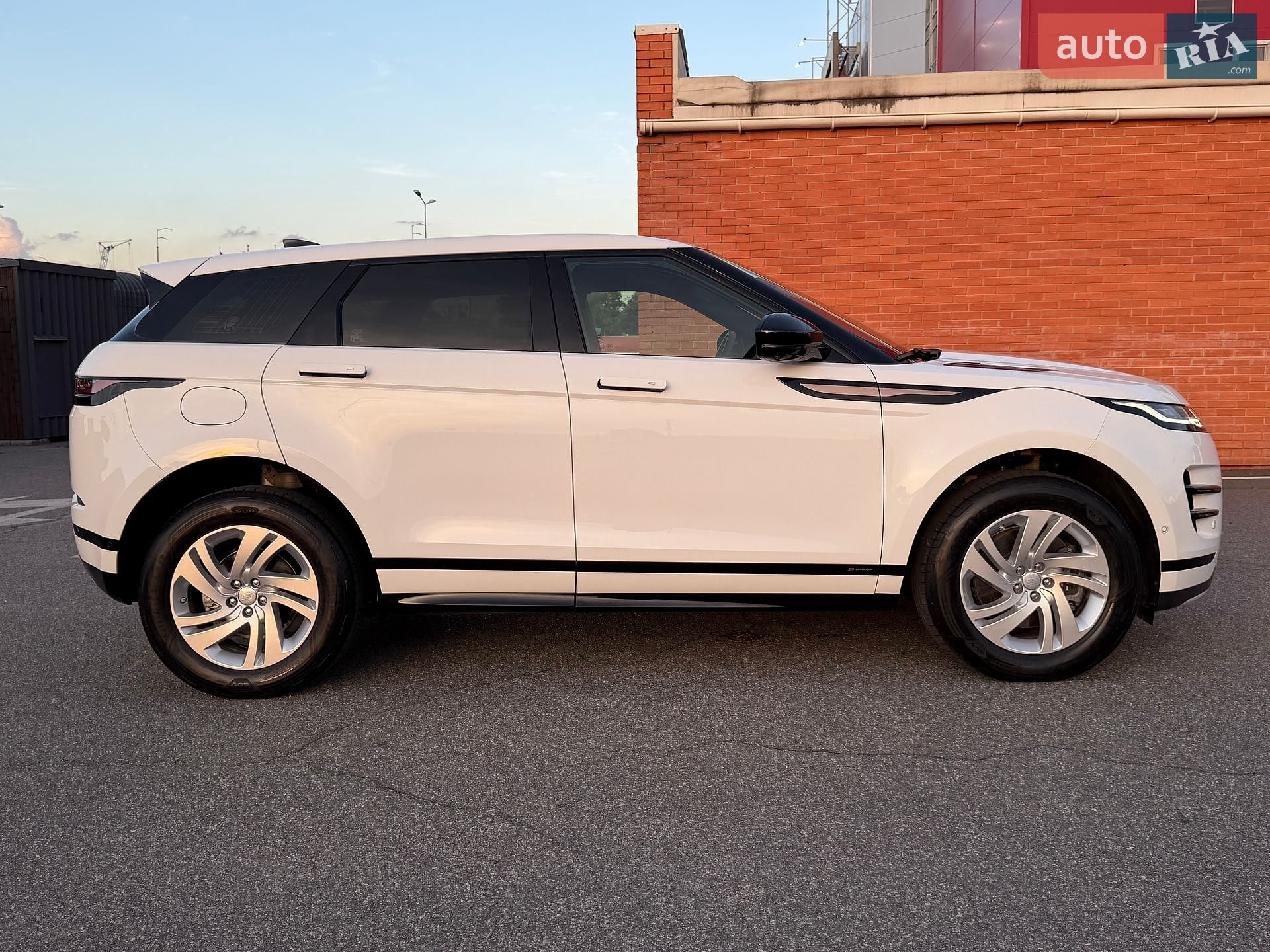 Land Rover Range Rover Evoque 2021 VIN SALZA2BN9MH130660 фото оголошення 7 з 83