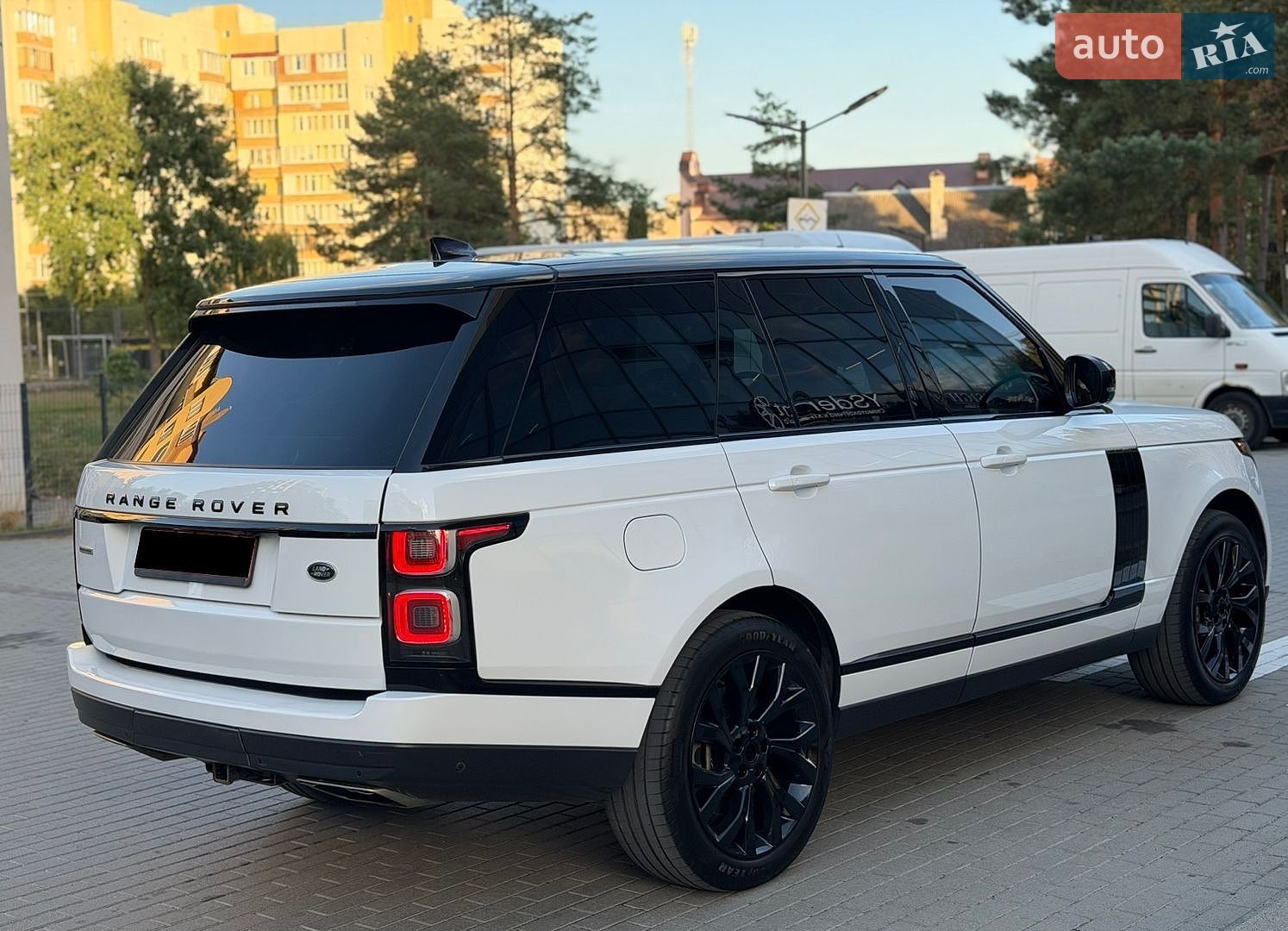 Land Rover Range Rover 2018 VIN SALGS2RE5JA393890 фото оголошення 7 з 23