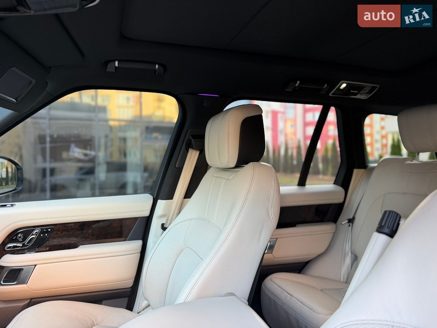 Land Rover Range Rover 2018 VIN SALGS2RE5JA393890 фото оголошення 12 з 23