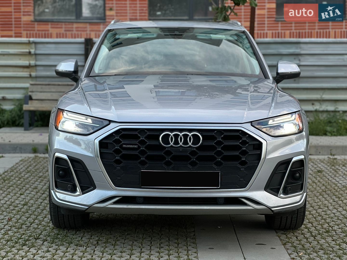Audi Q5 2022 VIN WA1EAAFY2N2114898 фото оголошення 2 з 100