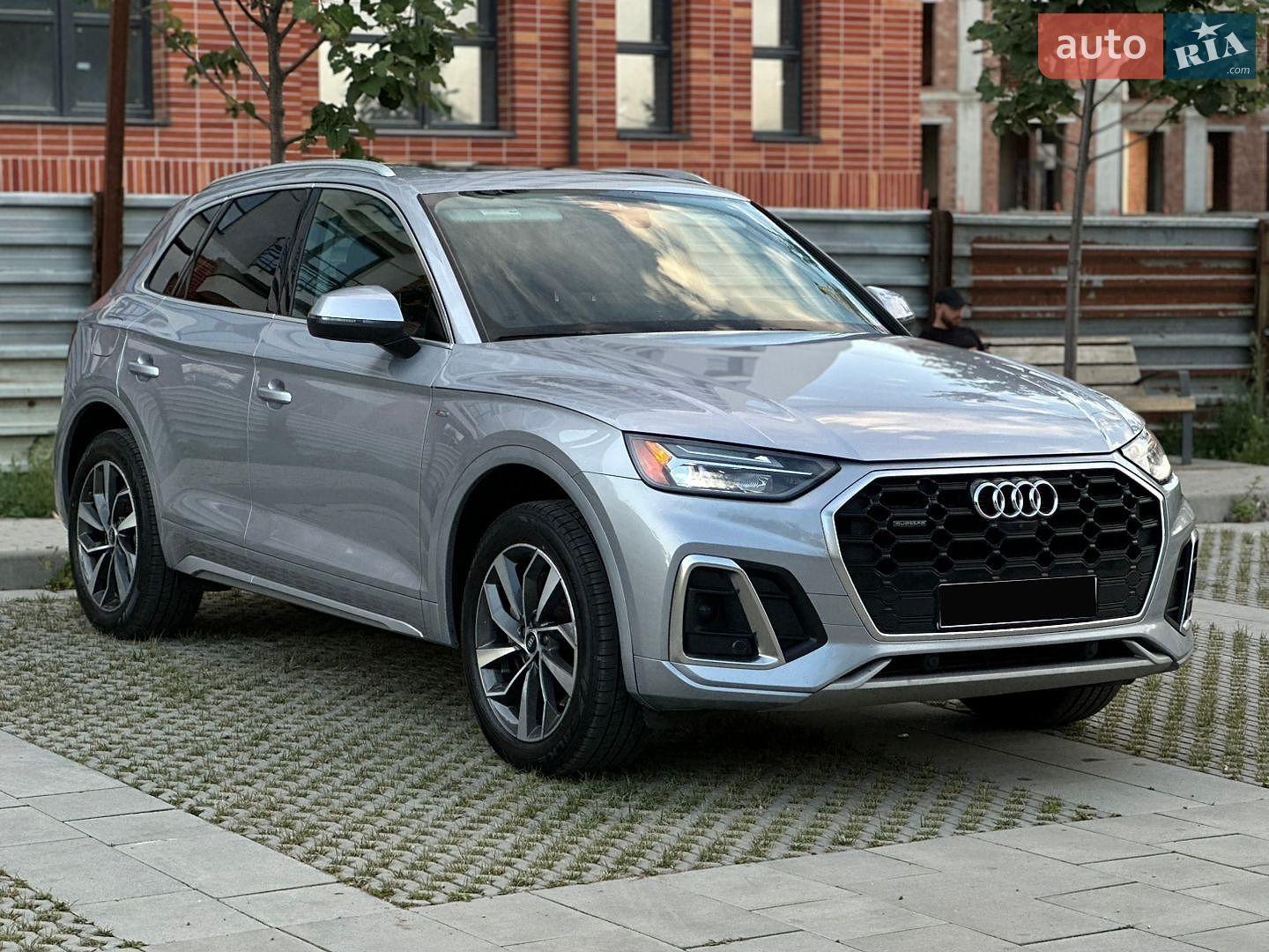 Audi Q5 2022 VIN WA1EAAFY2N2114898 фото оголошення 3 з 100