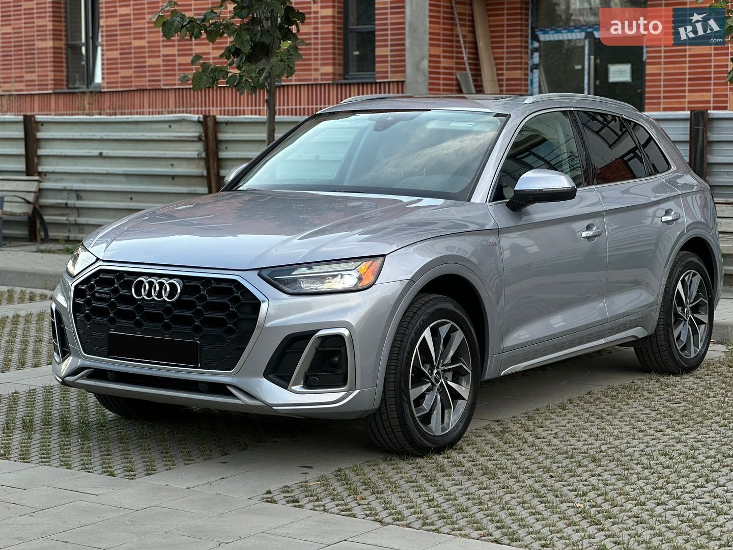 Audi Q5 2022 VIN WA1EAAFY2N2114898 фото оголошення 4 з 100