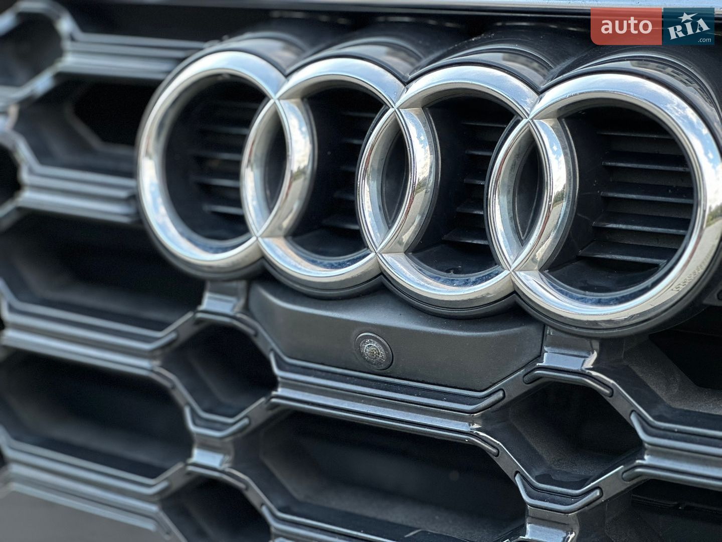 Audi Q5 2022 VIN WA1EAAFY2N2114898 фото оголошення 4 з 86