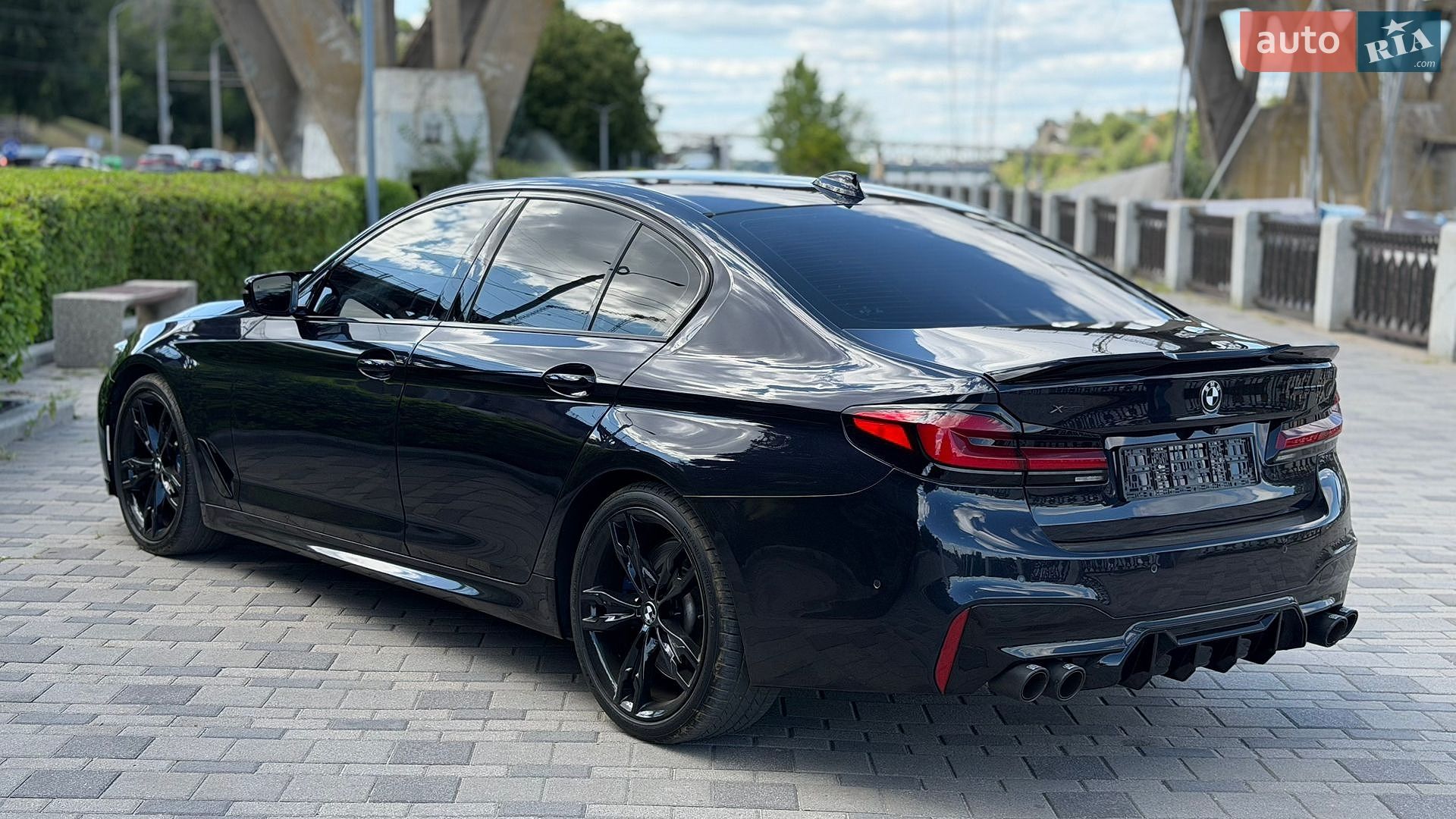 BMW 5 Series 2020 VIN WBA13BK00MCF75241 фото оголошення 3 з 19