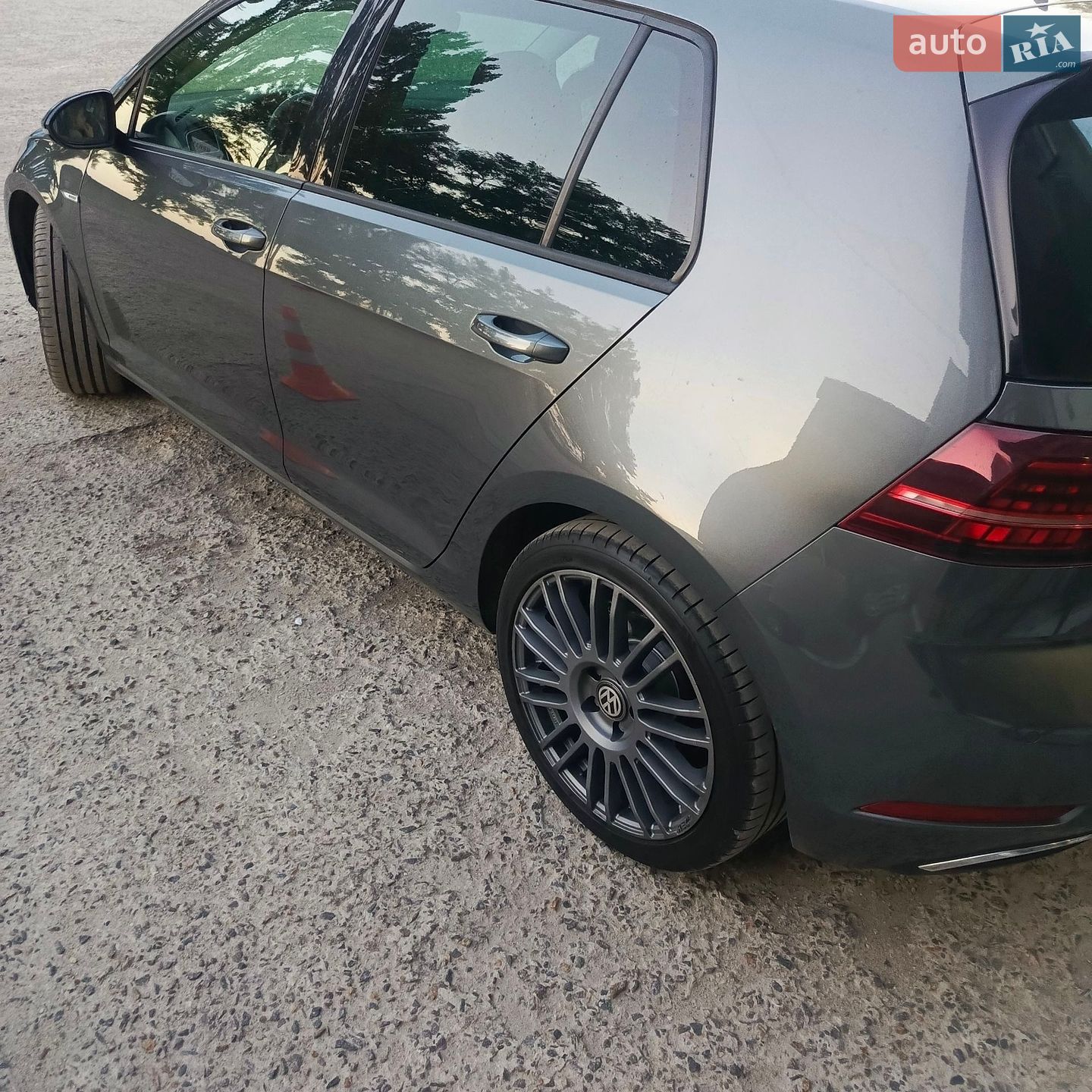 Volkswagen e-Golf 2018 VIN WVWZZZAUZJW909682 фото оголошення 46 з 51