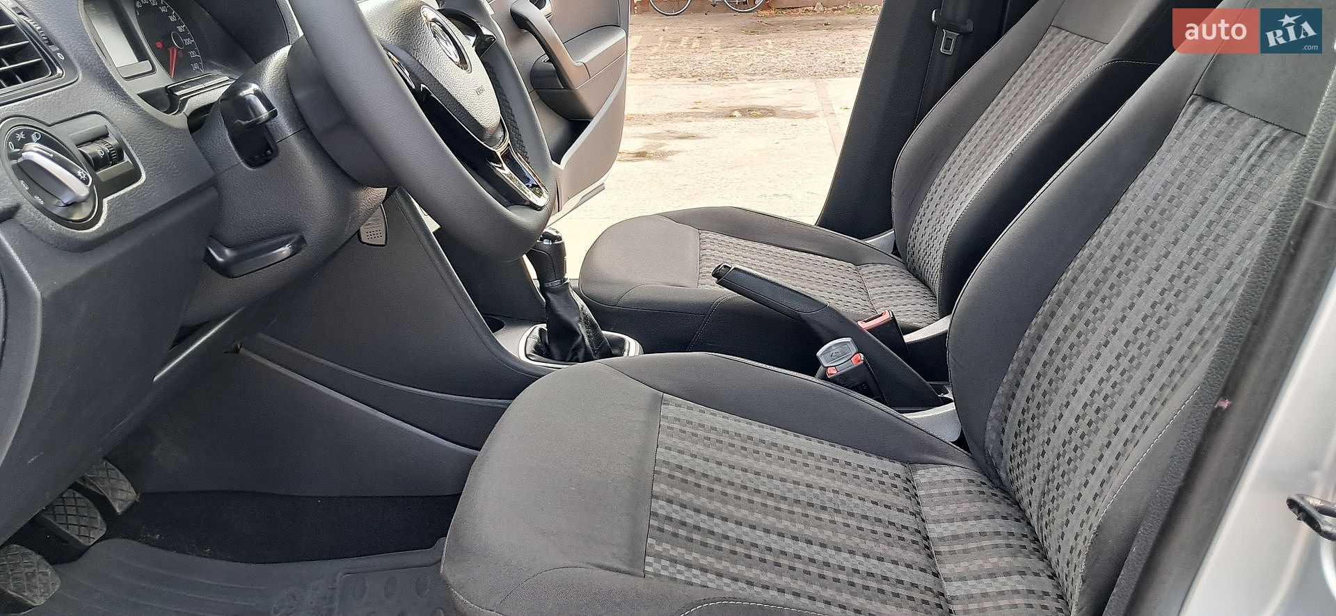 Volkswagen Polo 2017 VIN XW8ZZZ61ZHG045832 фото оголошення 3 з 9