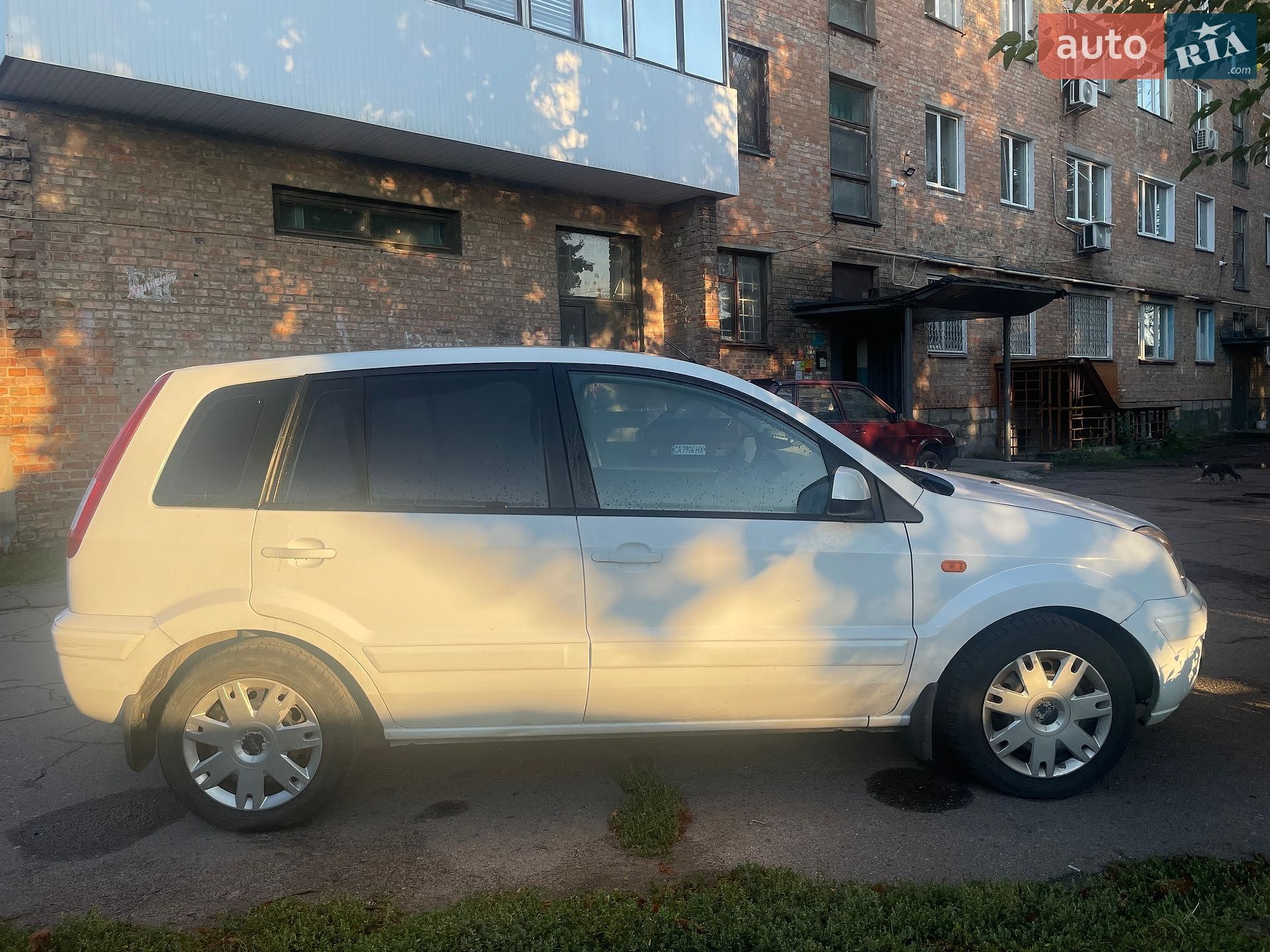Ford Fusion 2010 VIN WF0UXXGAJUAM28754 фото оголошення 3 з 10