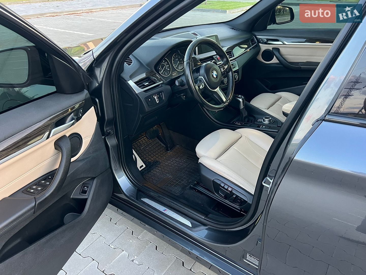 BMW X1 2017 VIN WBXHU7C36J5H43584 фото оголошення 10 з 18