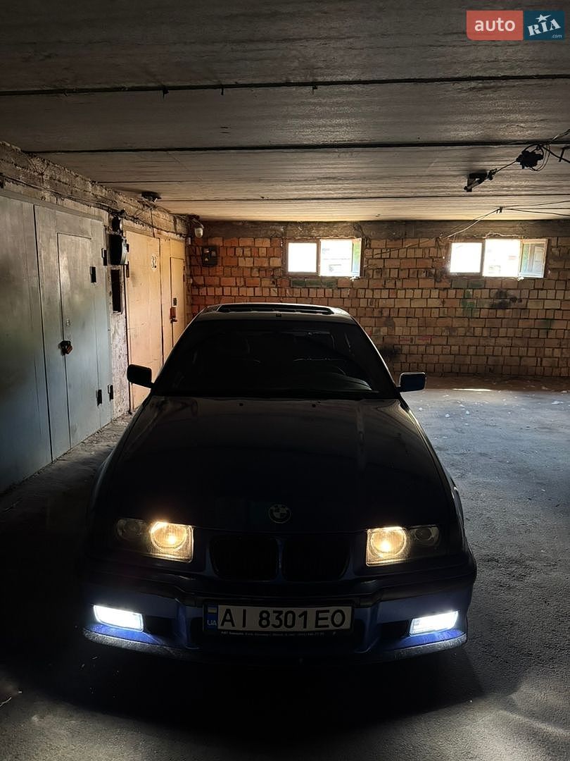 BMW 3 Series 1992 VIN WBACB31090FD75843 фото оголошення 3 з 11
