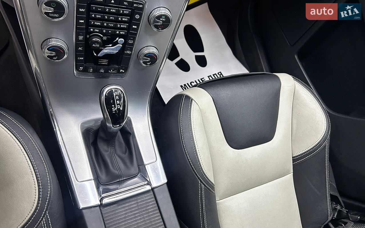 Volvo XC60 2016 VIN YV449MRR8H2107388 фото оголошення 15 з 21