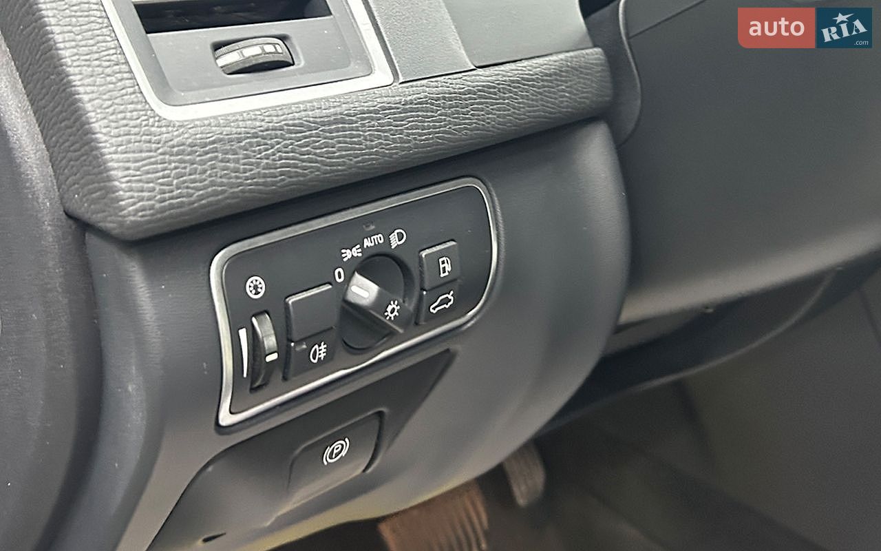 Volvo XC60 2016 VIN YV449MRR8H2107388 фото оголошення 16 з 21