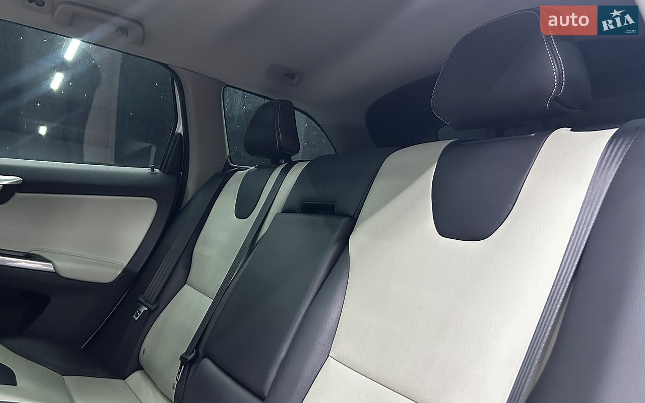 Volvo XC60 2016 VIN YV449MRR8H2107388 фото оголошення 20 з 21