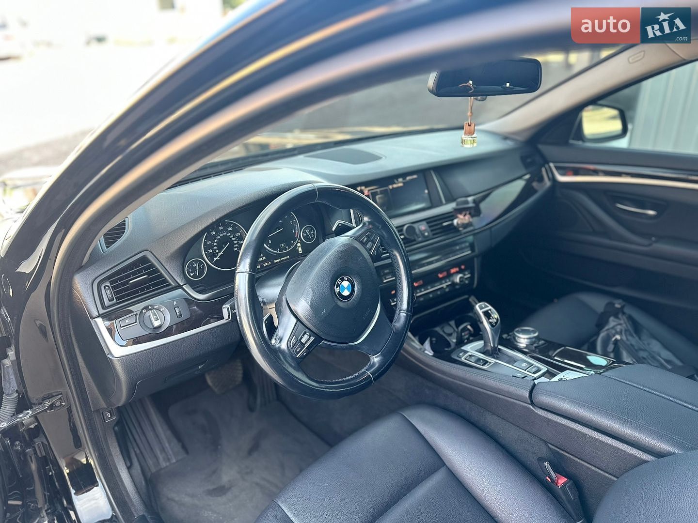 BMW 5 Series 2016 VIN WBA5A5C57GG353910 фото оголошення 14 з 21