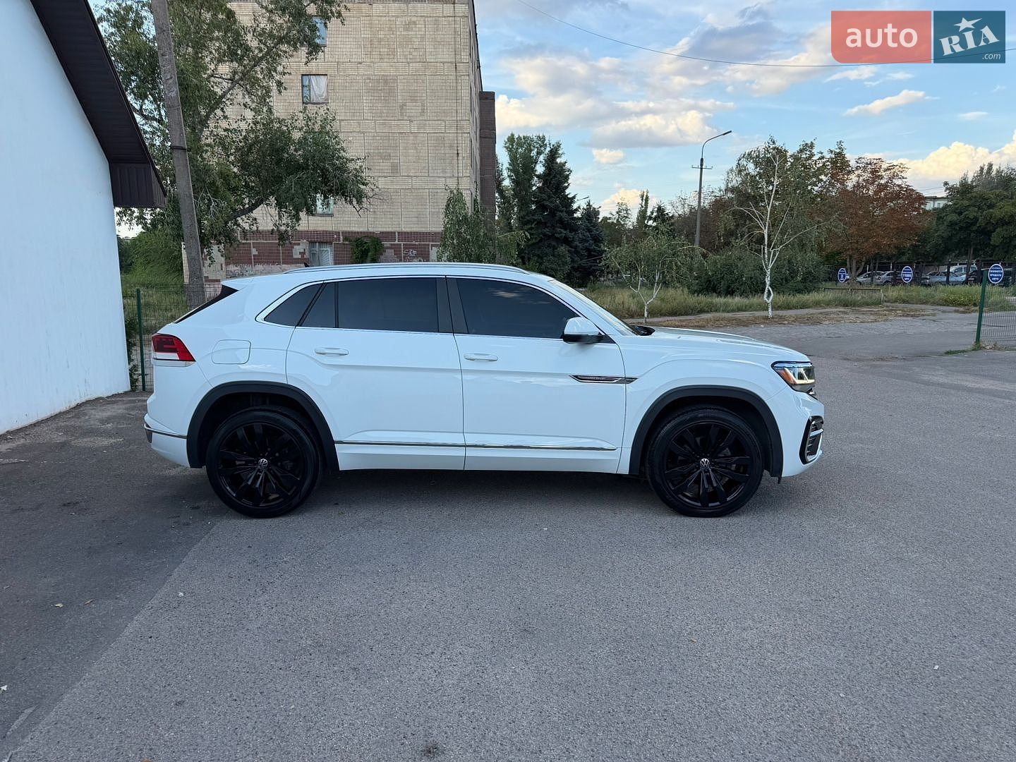 Volkswagen Atlas 2020 VIN 1V2RE2CAXLC208977 фото оголошення 3 з 36