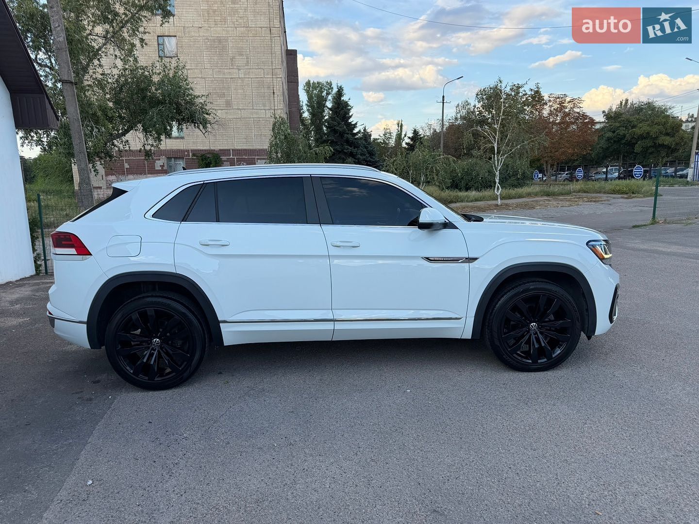 Volkswagen Atlas 2020 VIN 1V2RE2CAXLC208977 фото оголошення 4 з 36