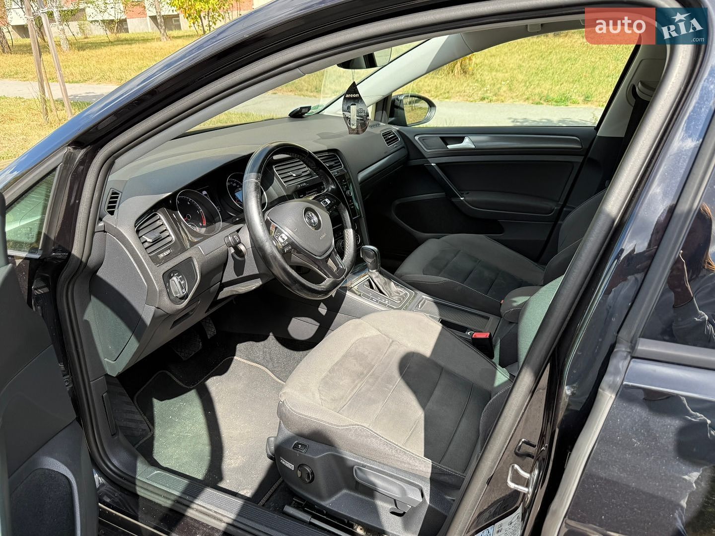 Volkswagen Golf 2017 VIN WVWZZZAUZJP546176 фото оголошення 8 з 14