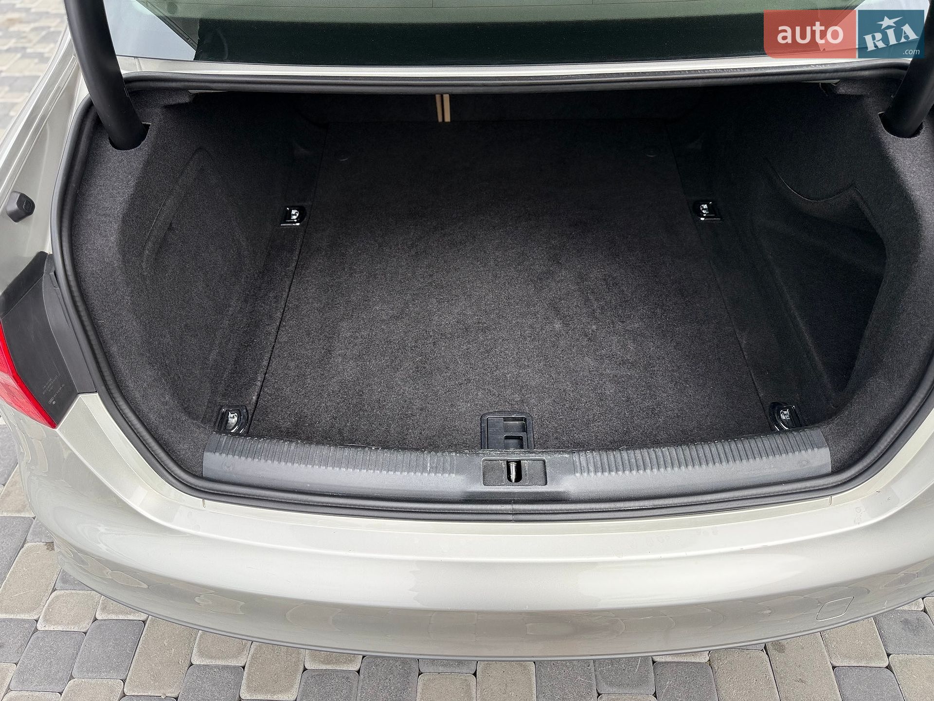 Audi A4 2015 VIN WAUBFAFL8FN029690 фото оголошення 13 з 35