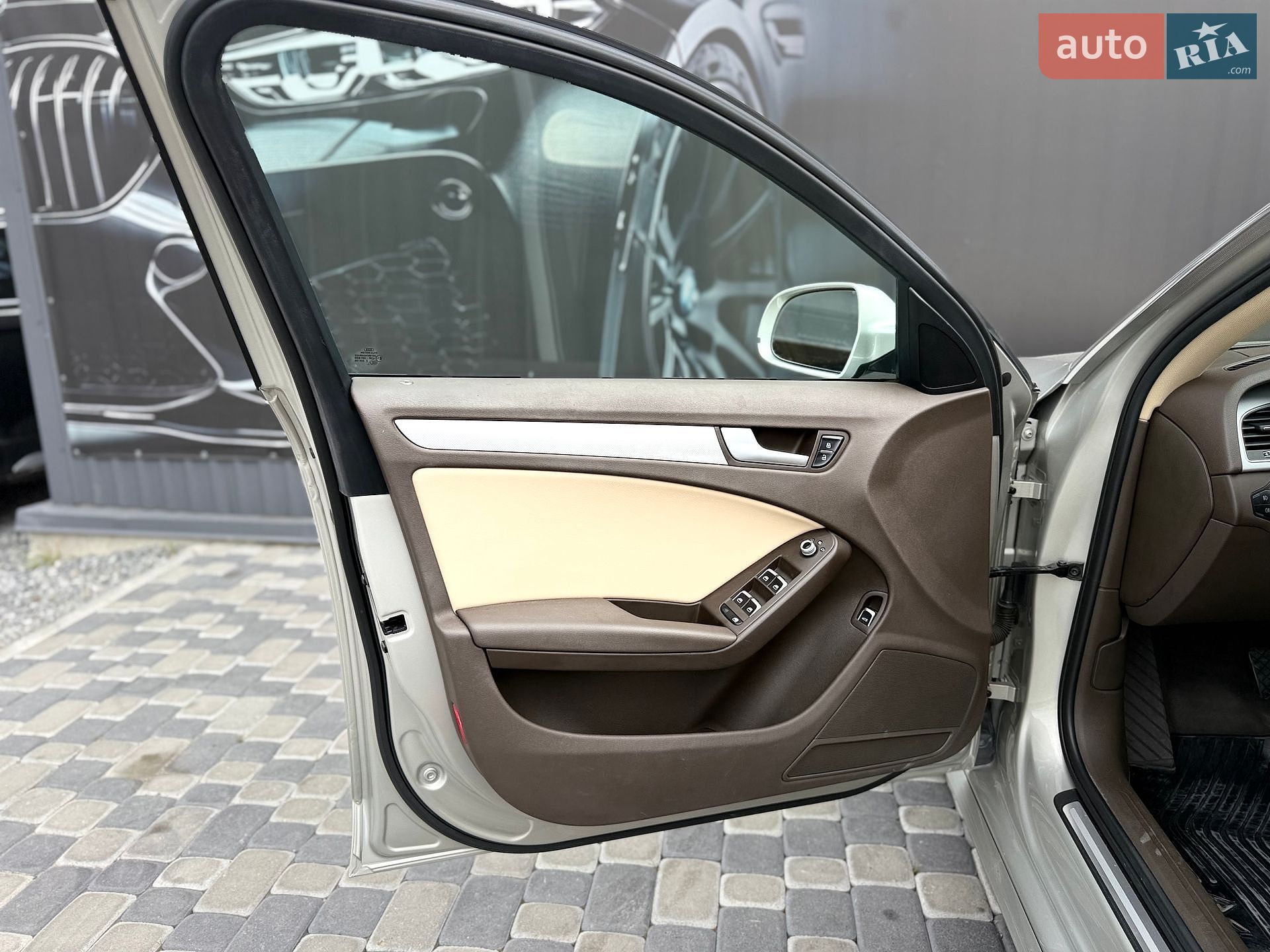 Audi A4 2015 VIN WAUBFAFL8FN029690 фото оголошення 15 з 35