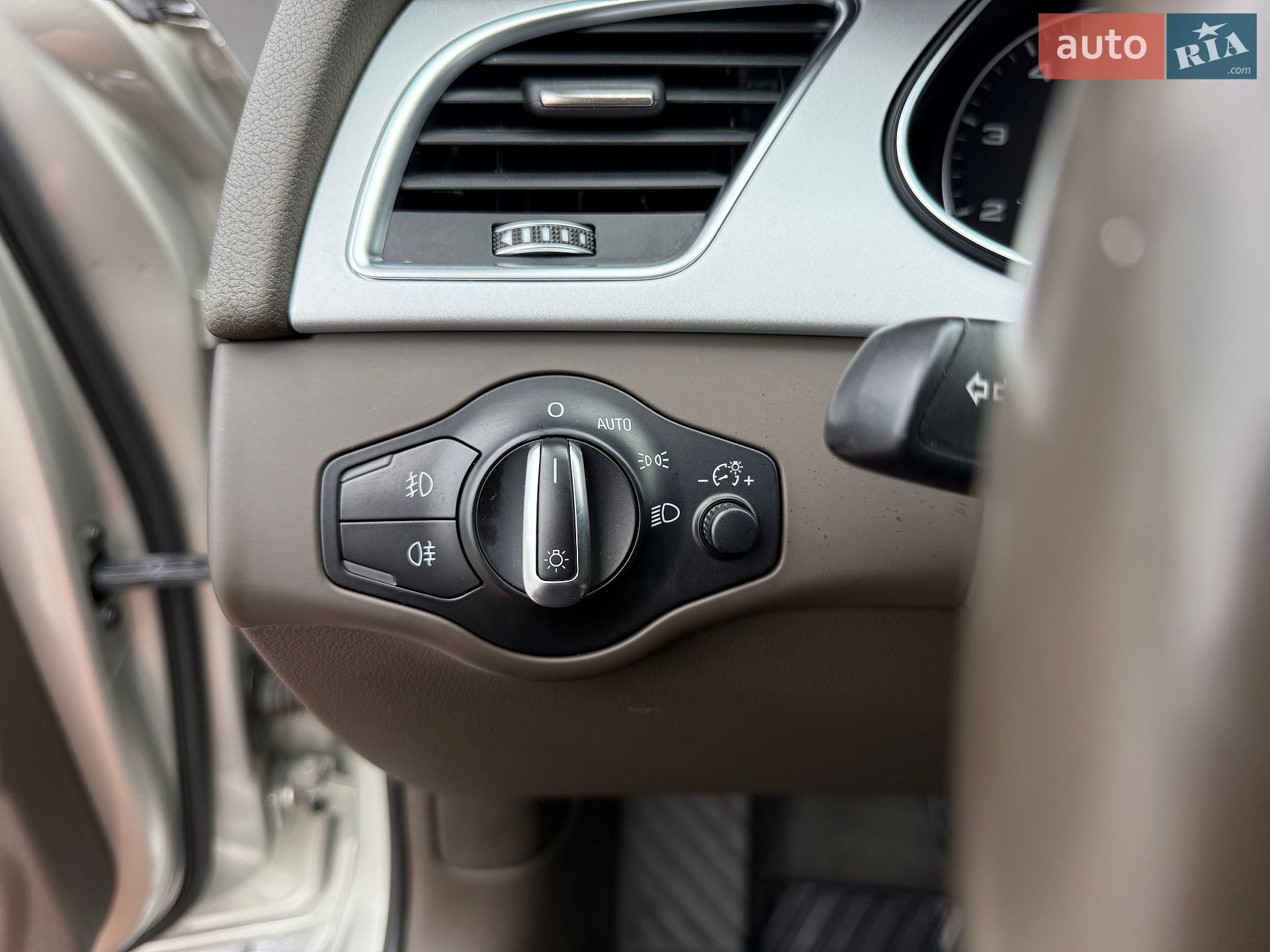 Audi A4 2015 VIN WAUBFAFL8FN029690 фото оголошення 23 з 35