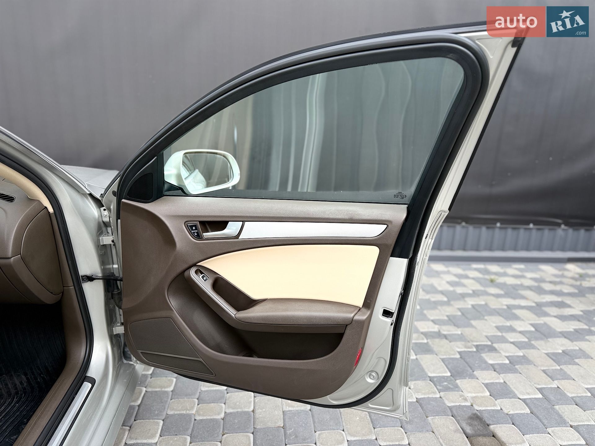 Audi A4 2015 VIN WAUBFAFL8FN029690 фото оголошення 25 з 35