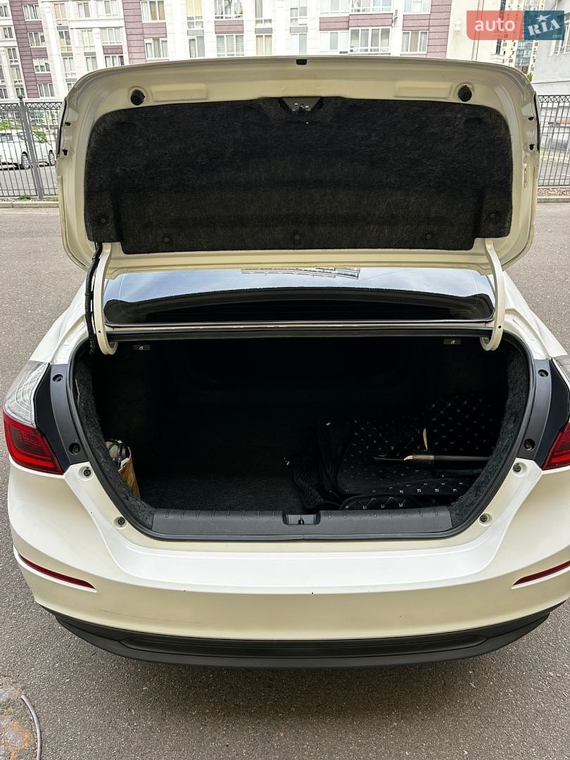 Honda Insight 2018 VIN 19XZE4F5XKE005641 фото оголошення 3 з 6