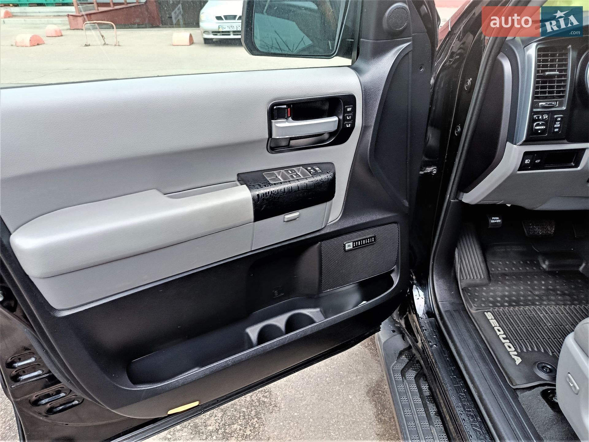 Toyota Sequoia 2018 VIN 5TDJY5G13KS167560 фото оголошення 2 з 60