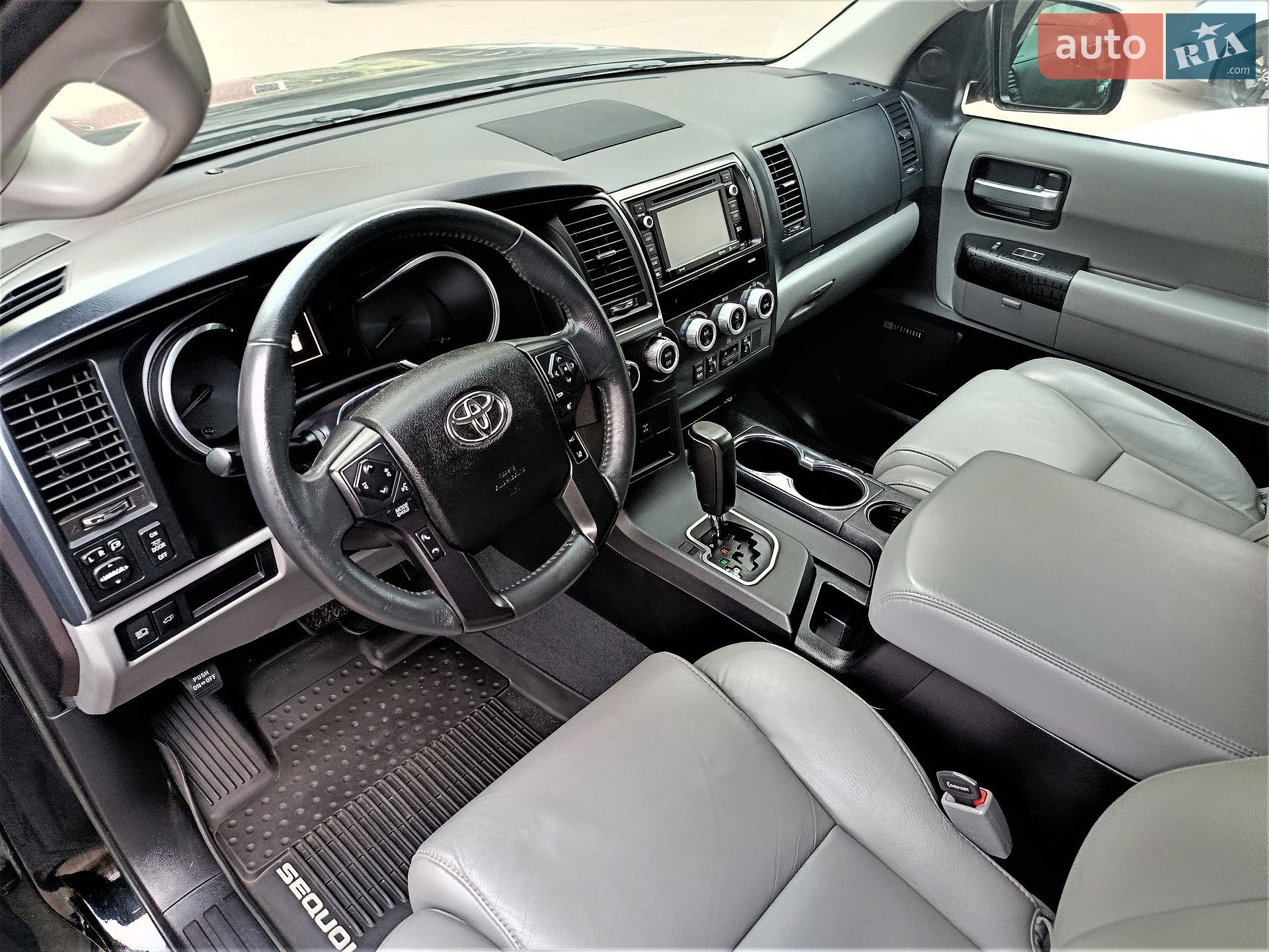 Toyota Sequoia 2018 VIN 5TDJY5G13KS167560 фото оголошення 4 з 60